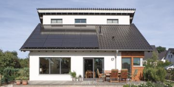Les panneaux solaires se multiplient sur les toits des Français