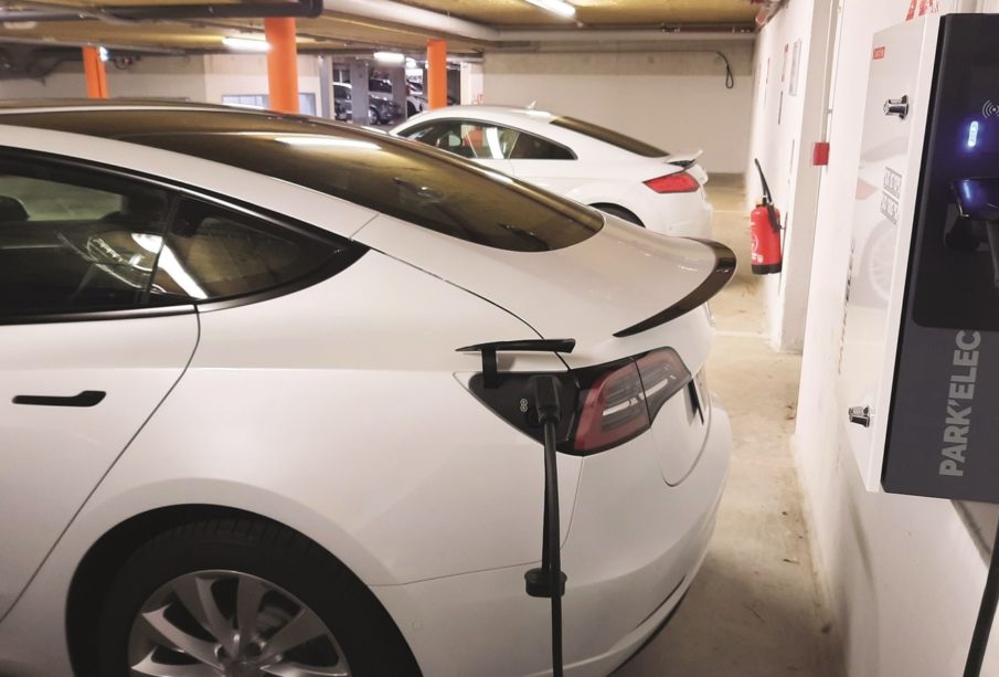 100 Pour 100 Elec installe des bornes de recharge pour véhicule électrique